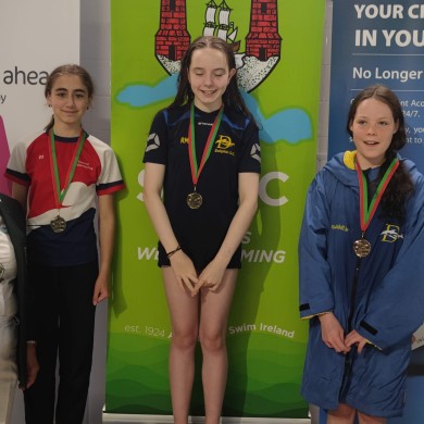 Victoria Szyszkowska got a silver medal at 200 Individual Medley in Bowles Gala in Douglas (Cork) (2022)